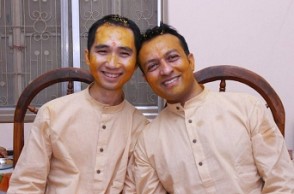 Maharashtra: IIT graduate marries gay partner in traditional ceremony