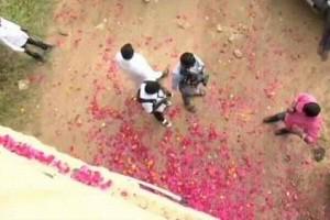 WATCH! Locals Shout Police 'Zindabad', Shower Flowers After Hyderabad Rape Accused Killed In Encounter 
