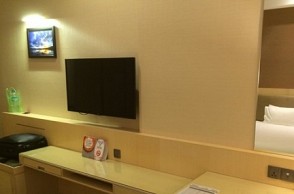 Man escapes with LED TV from popular hotels across this city