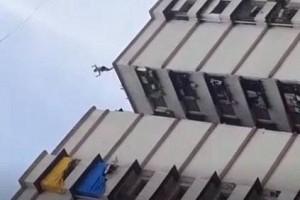 Two foreigners arrested for performing dangerous stunts; Caught on camera