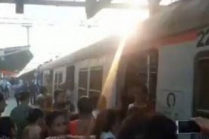 Women fight over seats, disrupts train service