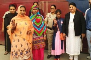 Salute to India: Pakistani sisters after getting released from Indian jail