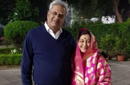 Sushma Swaraj\'s husband thanked her for quitting politics: Viral