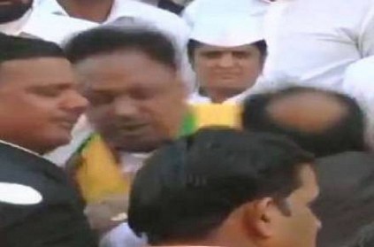 Two Congress Leaders Hit Each Other flag hoisting on Republic Day