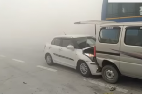 Vehicles pile up on Yamuna Expressway due to smog
