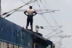 Tragic Video! Man touches livewire at railway station; dies