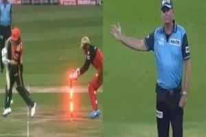 AB de Villiers Takes off Bails Before Delivery; Check Reason Why Umpire Calls It No-Ball 
