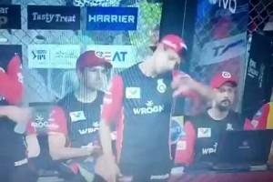 Watch - Ashish Nehra goes against Kohli's decision!!! Did that cost RCB the game???