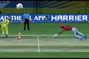 The Bail just doesn't fall for MS Dhoni !!! Not the first time!!!