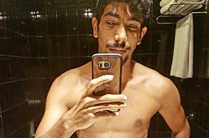 Bumrah posts pic of his toned body, Twitterati reacts