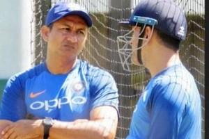 ‘Dhoni may not be captain next year,' Says Former India Batting Coach   