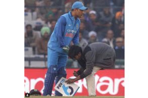 Fan enters field and does this to MS Dhoni