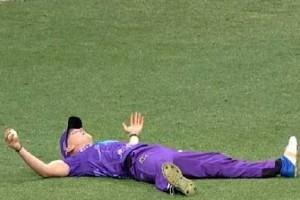 WATCH! Cricketer Takes Superb Reflex Catch After Misjudging Ball In BBL 