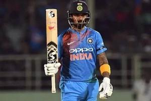 VIDEO: KL Rahul manipulates umpire to signal dead ball, Twitter reacts!