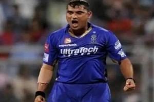 IPL 2020: KKR Bowler Pravin Tambe Disqualified From Tournament; Replacement To Be Announced Soon! 