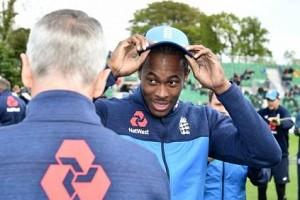 Watch Video - Jofra Archer bowling for England !!! Look what happened !!!