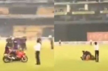 Kusal Mendis falls off bike during SL series celebrations: Watch
