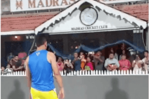 Watch - Dhoni's 'VTV' Simbu act thrills fans !!!