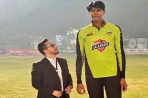Viral: 7 Feet 5 Inch Tall Pakistani Cricketer Set To Become Tallest Spinner Ever