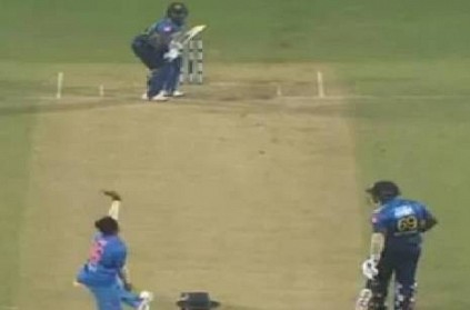 Navdeep Saini bowls yorker to dismiss Kusal Perera in Pune T20I  