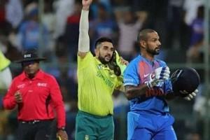 Shamsi Explains Reason Behind 'Shoe Celebration' after Dismissing Shikar Dhawan!