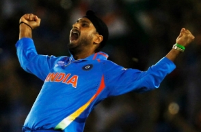 Sri Lankans are playing in yellow clothing, Harbhajan trolls Australia