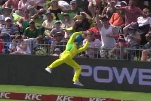 Video: Steve Smith Saves 6 With Incredible Fielding; Crowd & Commentators Stunned!