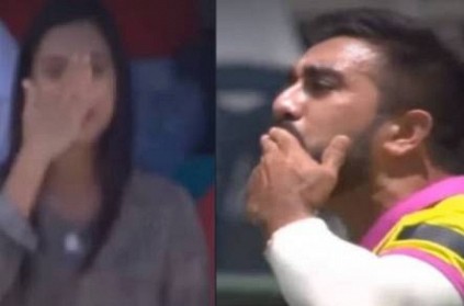 Tabraiz Shamsi blows flying kiss to his wife after taking wicket