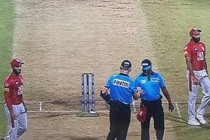 Watch Video !!! Umpires turning pickpockets for Kohli vs Ashwin???
