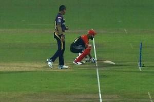 Watch Video!!! Virat Kohli having some fun with Narine !!! Teasing Ashwin???