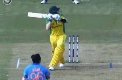 VIDEO: Steve Smith Hits MS Dhoni\'s Helicopter Shot in Bengaluru