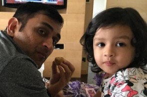 Viral Video: Dhoni's daughter Ziva prepares Roti
