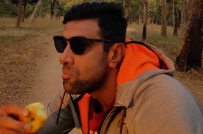 What is Ashwin eating? Apple or Medhu Vada? Check out