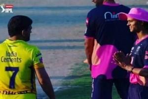 Watch: Yashasvi Jaiswal's Fan Moment With MS Dhoni on Field; Video Viral Instantly!
