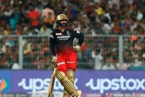 #RCBvsRR : Dinesh Karthik reprimanded for Level 1 violation of IPL Code of Conduct!