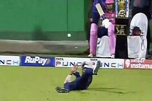 IPL 2022: Hardik Pandya slips while trying to take RR Jos Buttler catch - Viral Video!