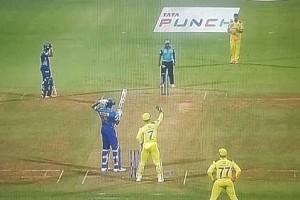 MS Dhoni plots Kieron Pollard's dismissal with incredible field placement - details!