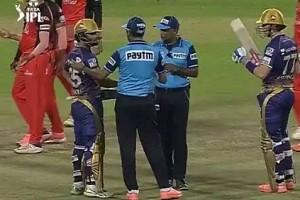 IPL2022: DRS confusion - Rinku Singh argues with umpires after being denied review!
