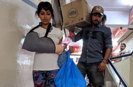 'கையில் கட்டுடன்'... களத்தில் இறங்கிய அமலாபால்!