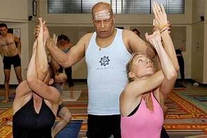 ஆஷ்டங்க யோகா புகழ் கிருஷ்ண பட்டாபி ஜோய்ஸ் மீது பாலியல் குற்றச்சாட்டு!