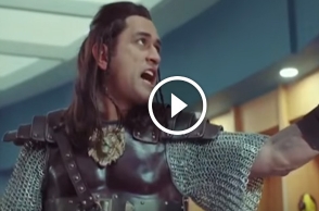 விளம்பரத்திற்க்காக பழைய 'ஹேர் ஸ்டைலுக்கு' மாறிய தோனி!