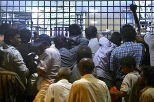 கஜா புயல்:மதியம் 2 மணிக்கு மேல் மதுக்கடைகளை மூட உத்தரவா?