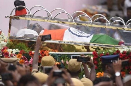 ’கலைஞர்’..முப்படைகளின் இறுதி மரியாதையுடன், 21 குண்டு முழங்க நல்லடக்கம்!