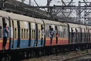 மின்சார ரயிலில் பாலியல் சீண்டல் செய்தவருக்கு பாடம் புகட்டிய பார்வையற்ற சிறுமி!