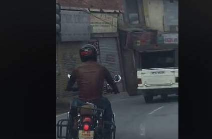 ஹெல்மெட் போட்டுக்கொண்டு 'புல்லட்டில்' ஊரைச்சுற்றிப் பார்க்கும் தல.. வீடியோ உள்ளே!