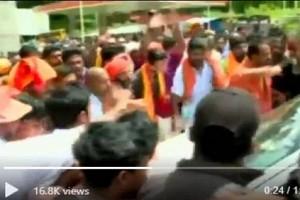 சபரிமலை கலவரம்:சங் பரிவார் மற்றும் ஆர்.எஸ்.எஸ் பின்புலங்களாக இருக்கலாம்.. பினராய் விஜயன் ட்வீட்!