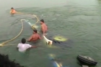 கால்வாயில் டிராக்டர் கவிழ்ந்ததில் 12 பேர் பலி!