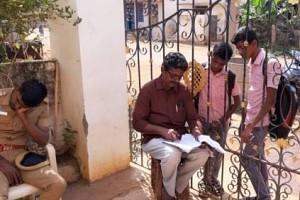 கைதாகி போலீஸ் காவலில் இருக்கும்போதுகூட சின்சியாரிட்டி.. ஆசிரியருக்கு குவியும் பாரட்டுக்கள்!