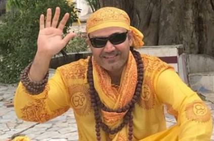 'வீருபாபா'வாக மாறி ரசிகர்களுக்கு 'அருளாசி' வழங்கிய வீரேந்திர ஷேவாக்!