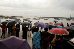 4,000 fishermen and women enter sea in protest